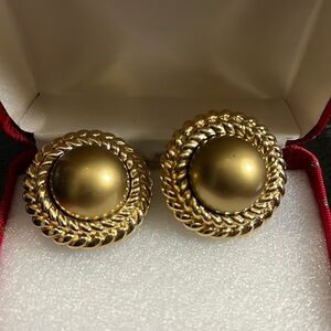 Ciner Marked Vintage Clip On Genuine 18K Gold Tone Oval Earrings.